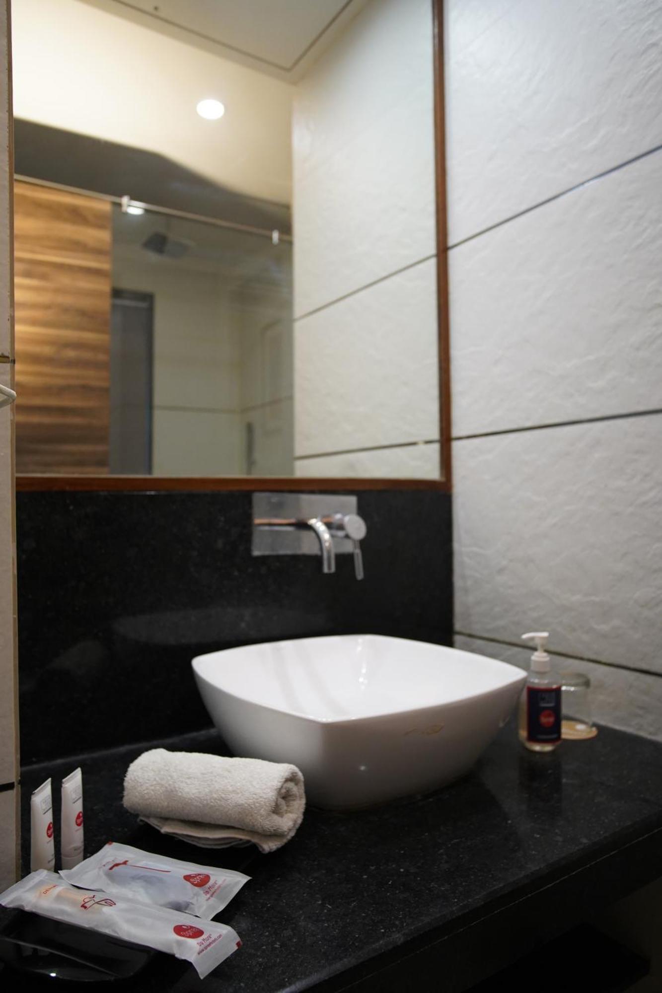 Spree Hotel Джайпур Екстериор снимка